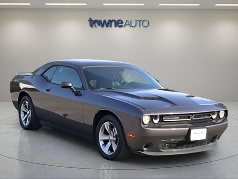 Used 2019 Dodge Challenger SXT RWD image 6
