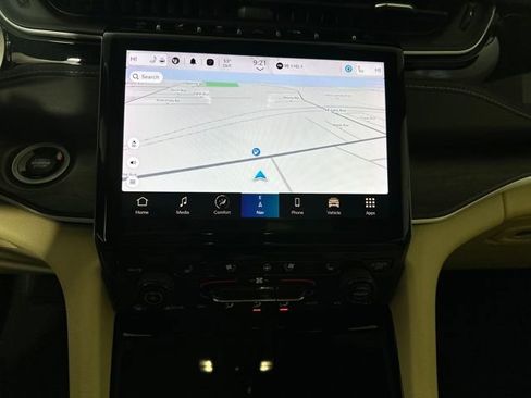 Used 2023 Jeep Grand Cherokee 4WD 4xe w/ Luxury Tech Group II image 23