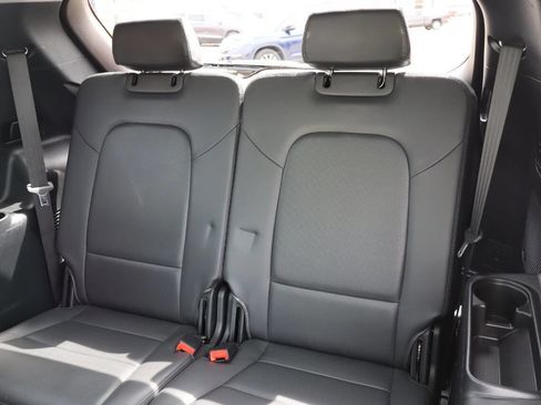 Used 2017 Hyundai Santa Fe Limited image 13