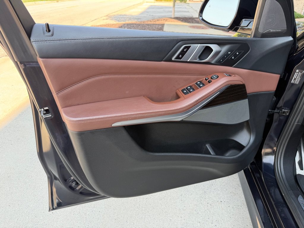 Used 2019 BMW X5 xDrive50i w/ M Sport Package AWD/4WD image 9
