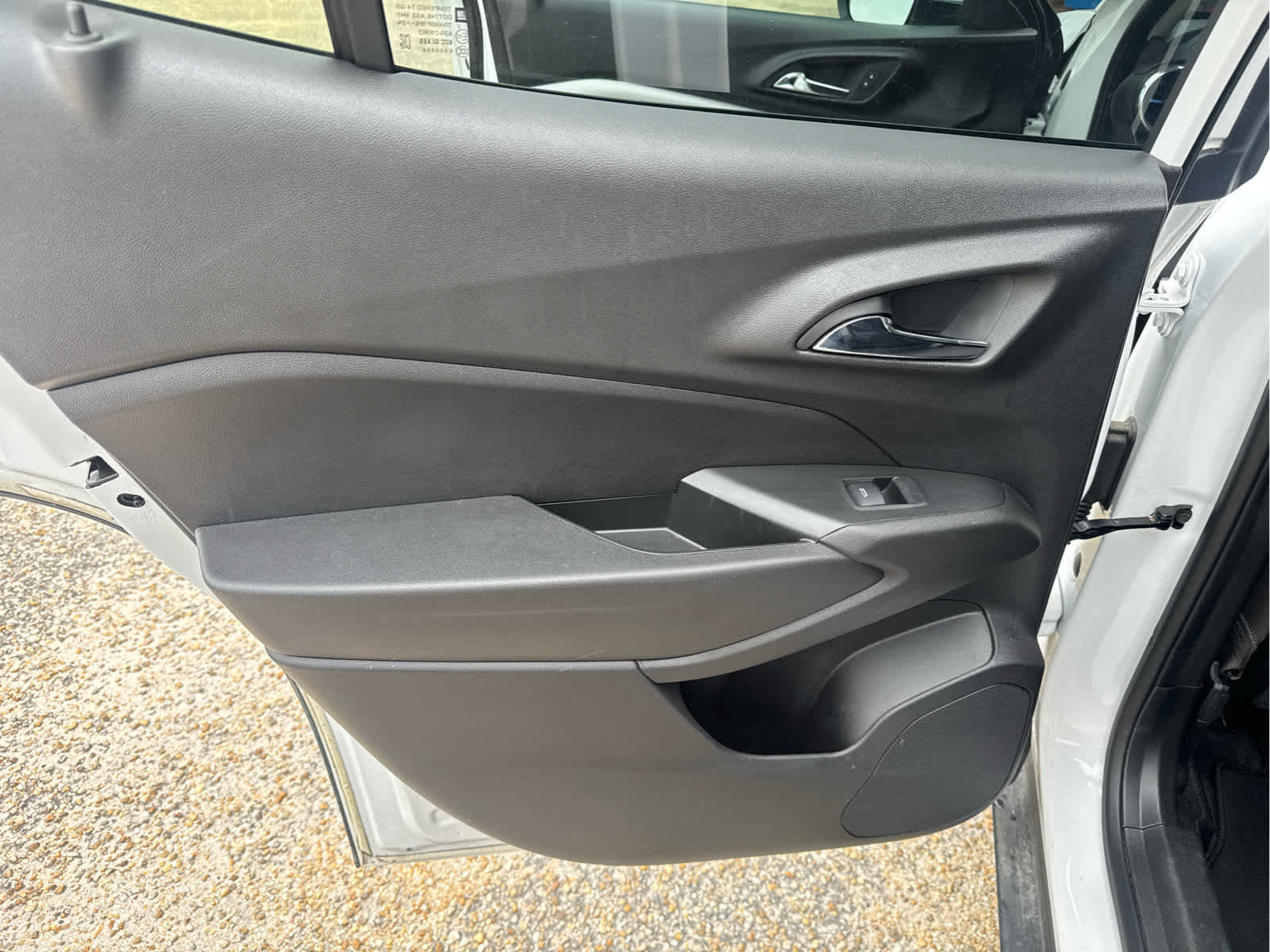 Used 2025 Chevrolet Trax LT FWD image 31