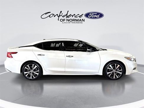 Used 2018 Nissan Maxima Platinum image 10