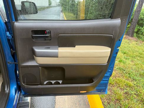 Used 2010 Toyota Tundra 4x4 CrewMax image 26