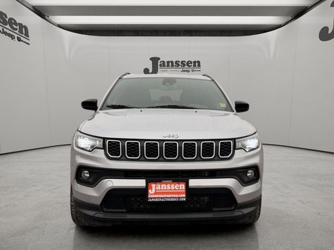 Used 2025 Jeep Compass Latitude image 7