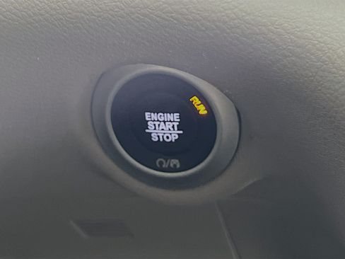 Used 2024 Chrysler Pacifica Touring-L FWD image 23