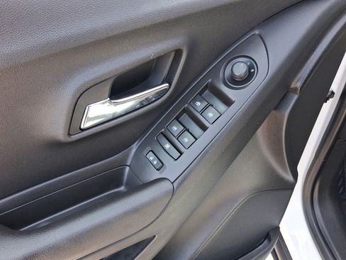 Used 2015 Chevrolet Trax LS FWD image 13