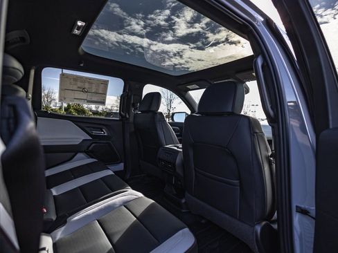 New 2025 Chevrolet Silverado EV RST image 27