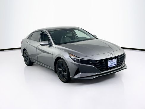 Used 2023 Hyundai Elantra SEL FWD image 3