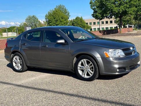 Used 2013 Dodge Avenger SXT image 4