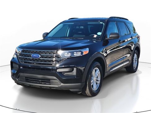Certified 2023 Ford Explorer XLT image 2