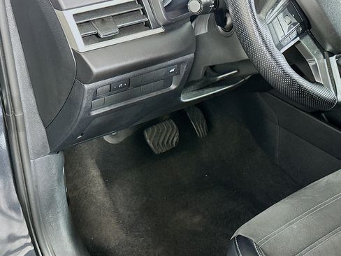 Used 2024 Mitsubishi Outlander SE FWD image 17