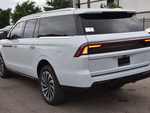 New 2026 Lincoln Navigator L Black Label AWD/4WD image 9