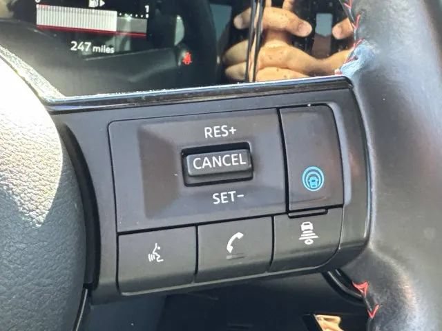 Certified 2025 Nissan Kicks SR FWD image 32