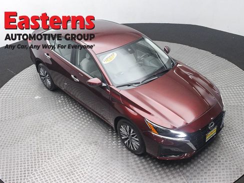 Used 2023 Nissan Altima 2.5 SV AWD/4WD image 3