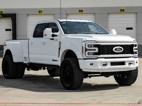 Used 2026 Ford F450 Lariat w/ FX4 Off-Road Package image 19
