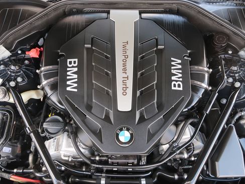 Used 2013 BMW 750Li RWD image 52