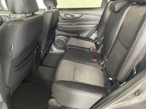 Used 2019 Nissan Rogue SV image 16