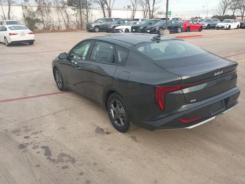 Used 2025 Kia K4 LXS image 12