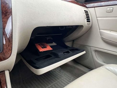 Used 2007 Cadillac DTS Luxury I w/ Sun And Sound Package image 34