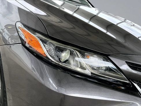 Used 2020 Toyota Camry SE FWD image 28