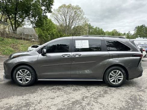 Used 2024 Toyota Sienna XLE w/ XLE Plus Package AWD/4WD image 2