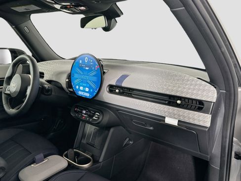 Certified 2025 MINI Cooper S image 28