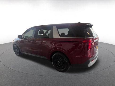 Used 2026 Kia Carnival FWD image 8