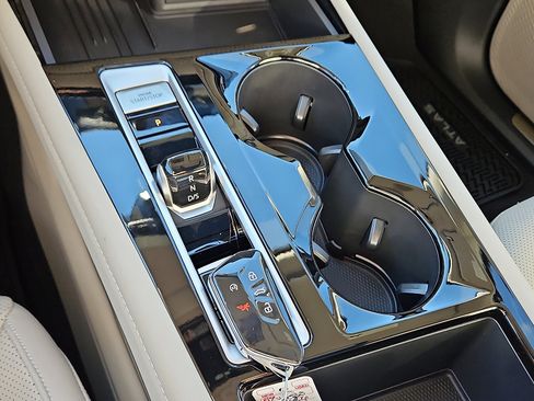 New 2026 Volkswagen Atlas SE image 15