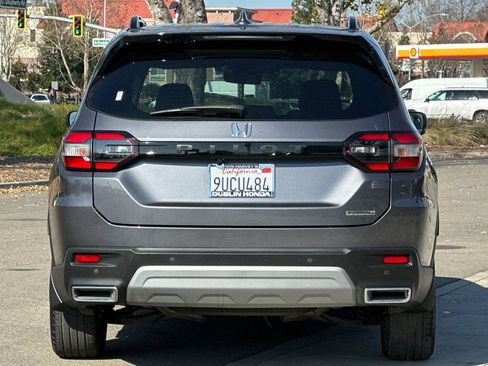 Certified 2025 Honda Pilot Touring image 5