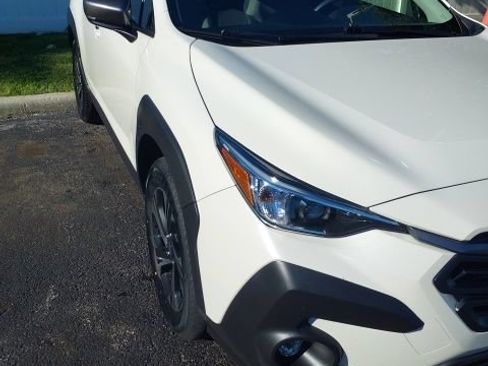 Used 2024 Subaru Crosstrek 2.0i Premium AWD/4WD image 2