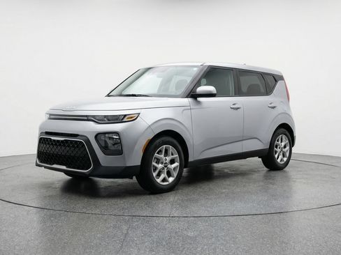 Used 2025 Kia Soul LX w/ LX Technology Package image 2