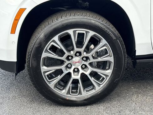 New 2026 GMC Yukon Denali w/ Denali Reserve Package AWD/4WD image 19