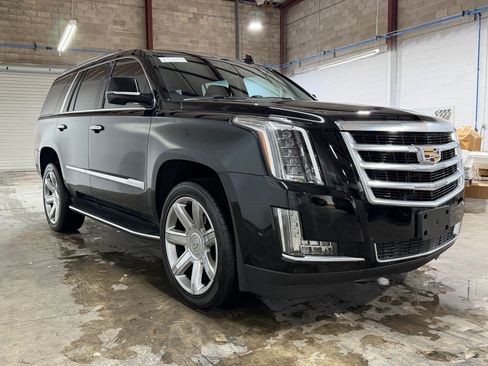 Used 2019 Cadillac Escalade Premium Luxury AWD/4WD image 28