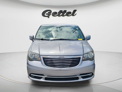 Used 2014 Chrysler Town & Country S FWD image 4