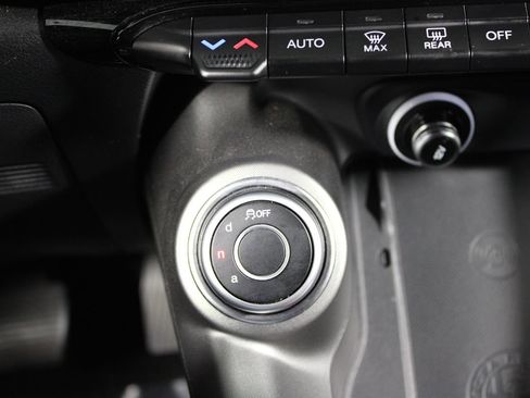 Used 2024 Alfa Romeo Tonale Ti w/ Premium Interior Package image 10