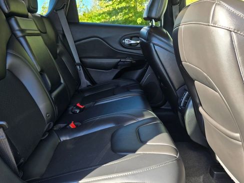 Used 2019 Jeep Cherokee Latitude Plus image 29