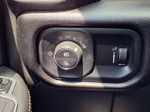 Used 2024 RAM 2500 Big Horn AWD/4WD image 10