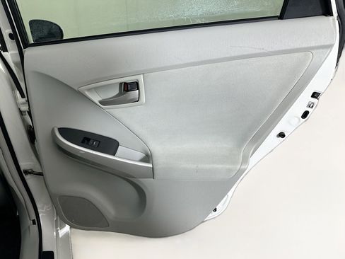 Used 2014 Toyota Prius Three w/ Preferred Accessory Package FWD image 27