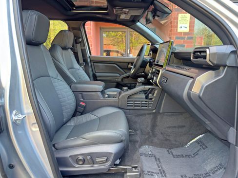 Used 2024 Toyota Tacoma TRD Off-Road w/ TRD Off Road Premium Package AWD/4WD image 16