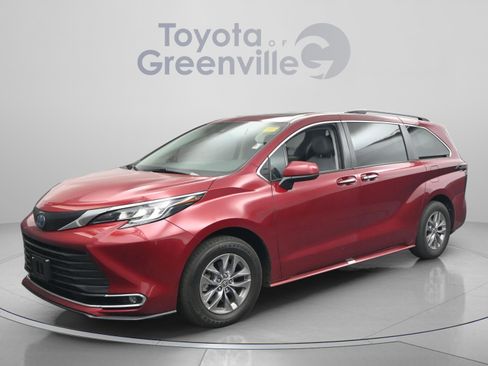 Certified 2023 Toyota Sienna XLE FWD image 1