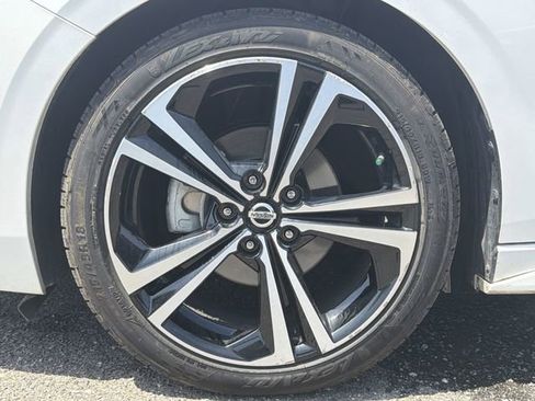 Used 2021 Nissan Sentra SR w/ SR Premium Package FWD image 10