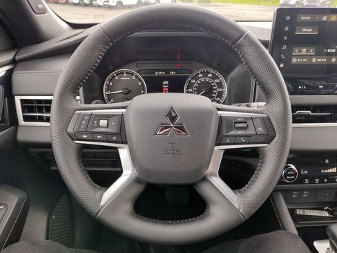 New 2026 Mitsubishi Outlander LE AWD/4WD image 6