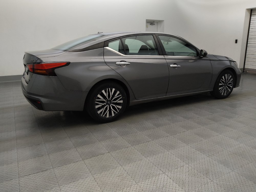 Used 2024 Nissan Altima 2.5 SV FWD image 10