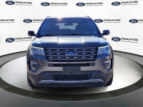 Used 2017 Ford Explorer XLT image 8