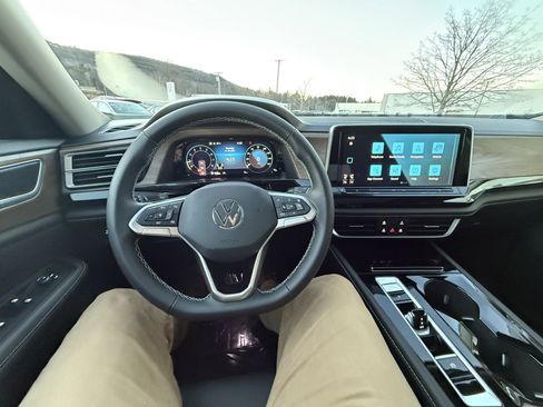 New 2026 Volkswagen Atlas SE image 12