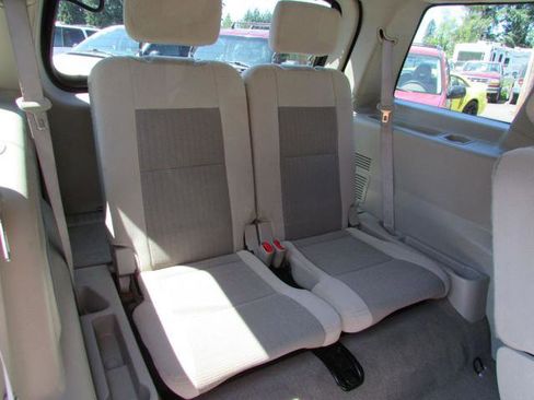 Used 2006 Ford Explorer XLT image 16