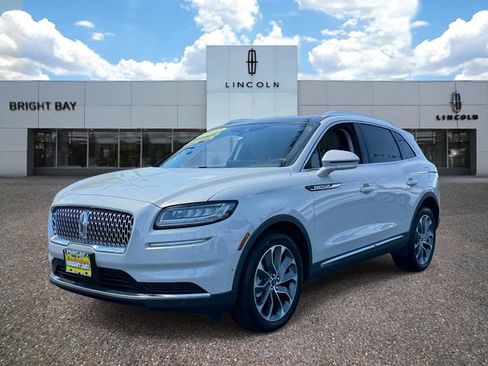 Used 2022 Lincoln Nautilus Reserve AWD/4WD image 2