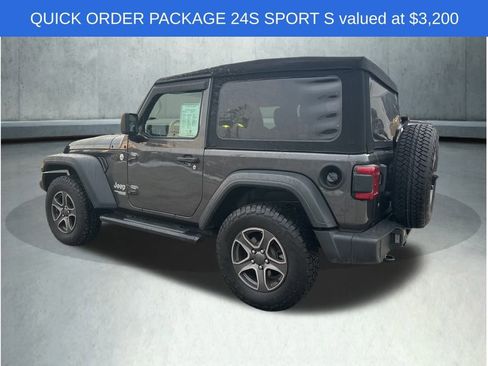 Used 2018 Jeep Wrangler Sport image 3