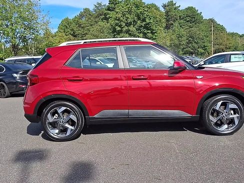 Certified 2022 Hyundai Venue Limited image 9