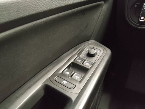 Used 2020 Volkswagen Atlas Cross Sport SE w/ Towing Package image 27